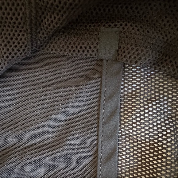 Lululemon Mesh on Mesh Tank size 2 - Picture 6 of 7